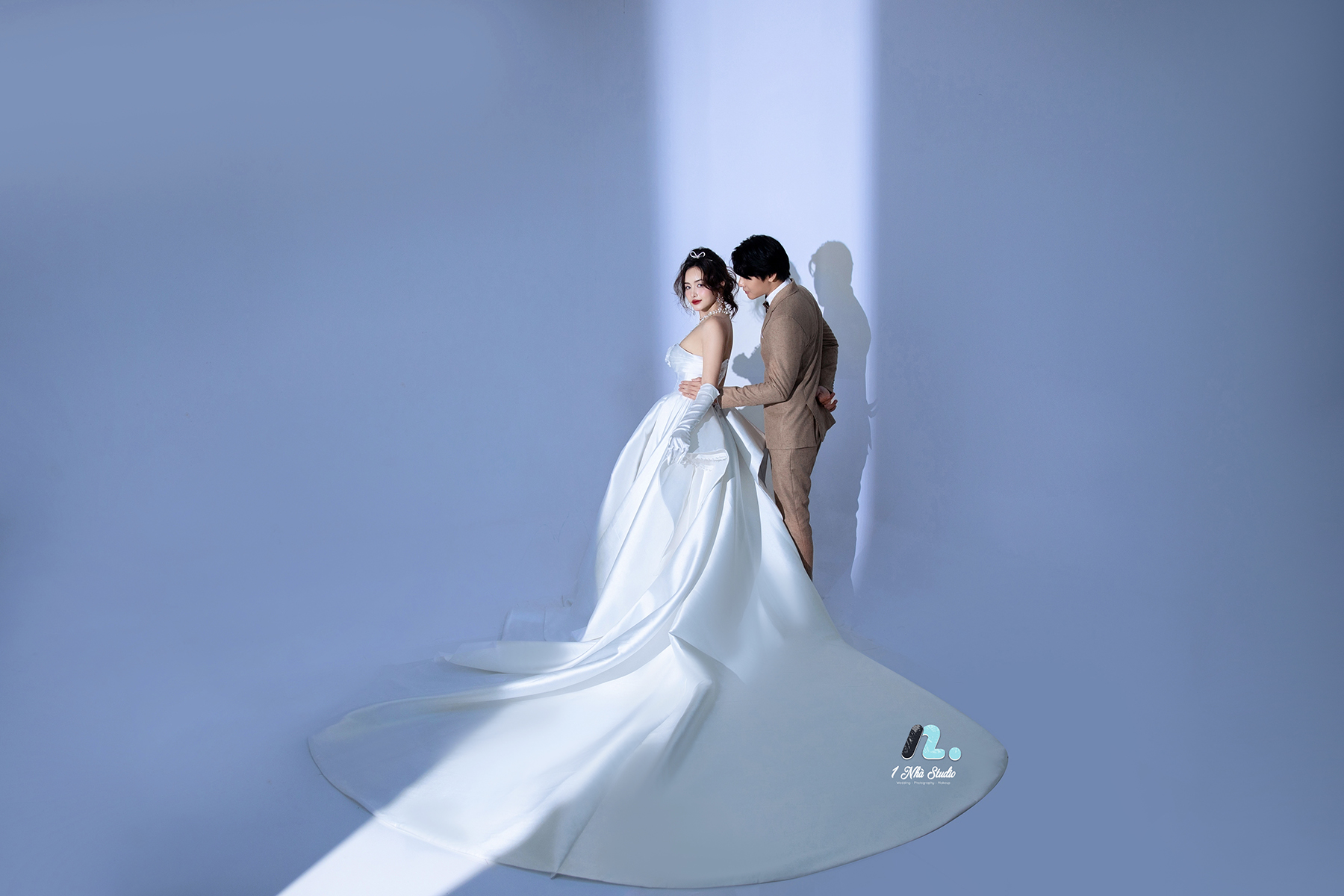 Chụp ảnh cưới studio phong cách Hàn Quốc tối giản thanh lịch tại Studio 1 Nhà
